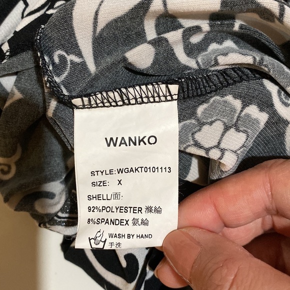 Black & white floral wrap top with some silver shimmer - Picture 5 of 6